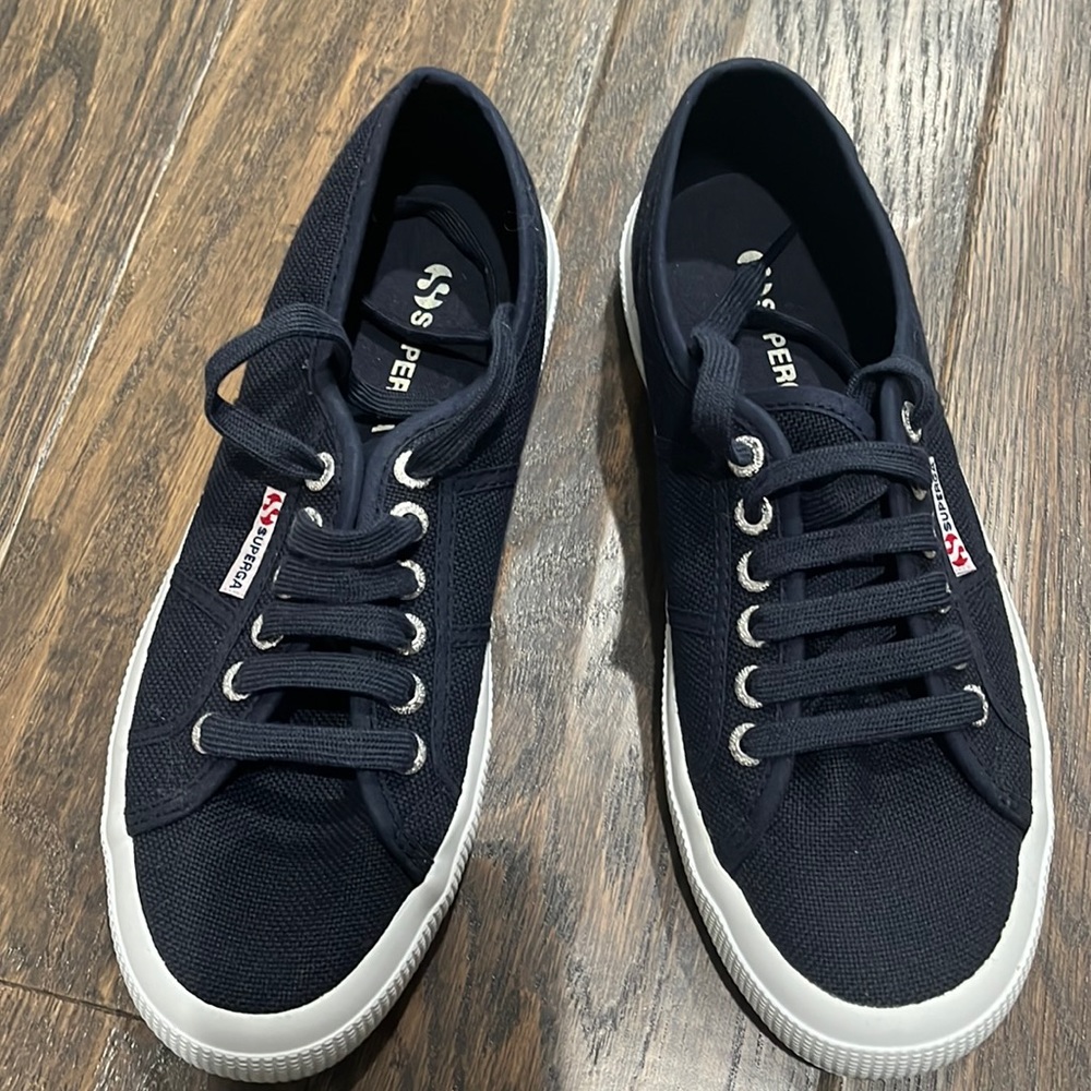 Superga size 8, NEW